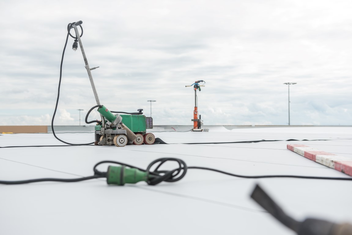 Realisatie van dakbedekking en isolatie Hal B16 – Luchthaven van Luik
