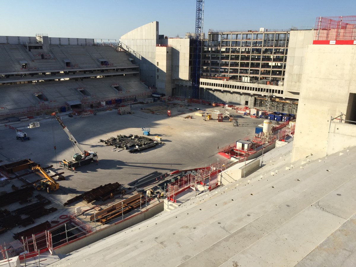 Dakbedekking en isolatie Bouw van het U ARENA-stadion in Parijs