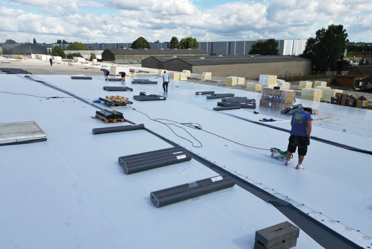 Carbon neutrality 2050: industrial roofs at the heart of the energy transition