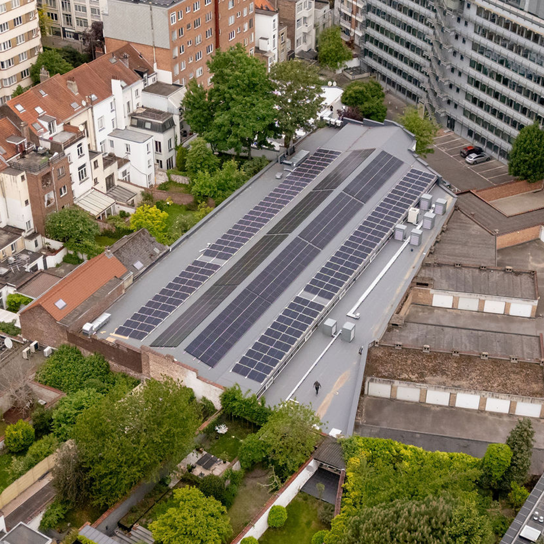 Isolation acoustique, thermique et étanchéité de la toiture du bâtiment de Grit Studios SA à Etterbeek en prévision de l’installation de panneaux photovoltaïques