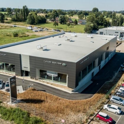 Nieuw industrieel dak Garage Jaguar & Land Rover