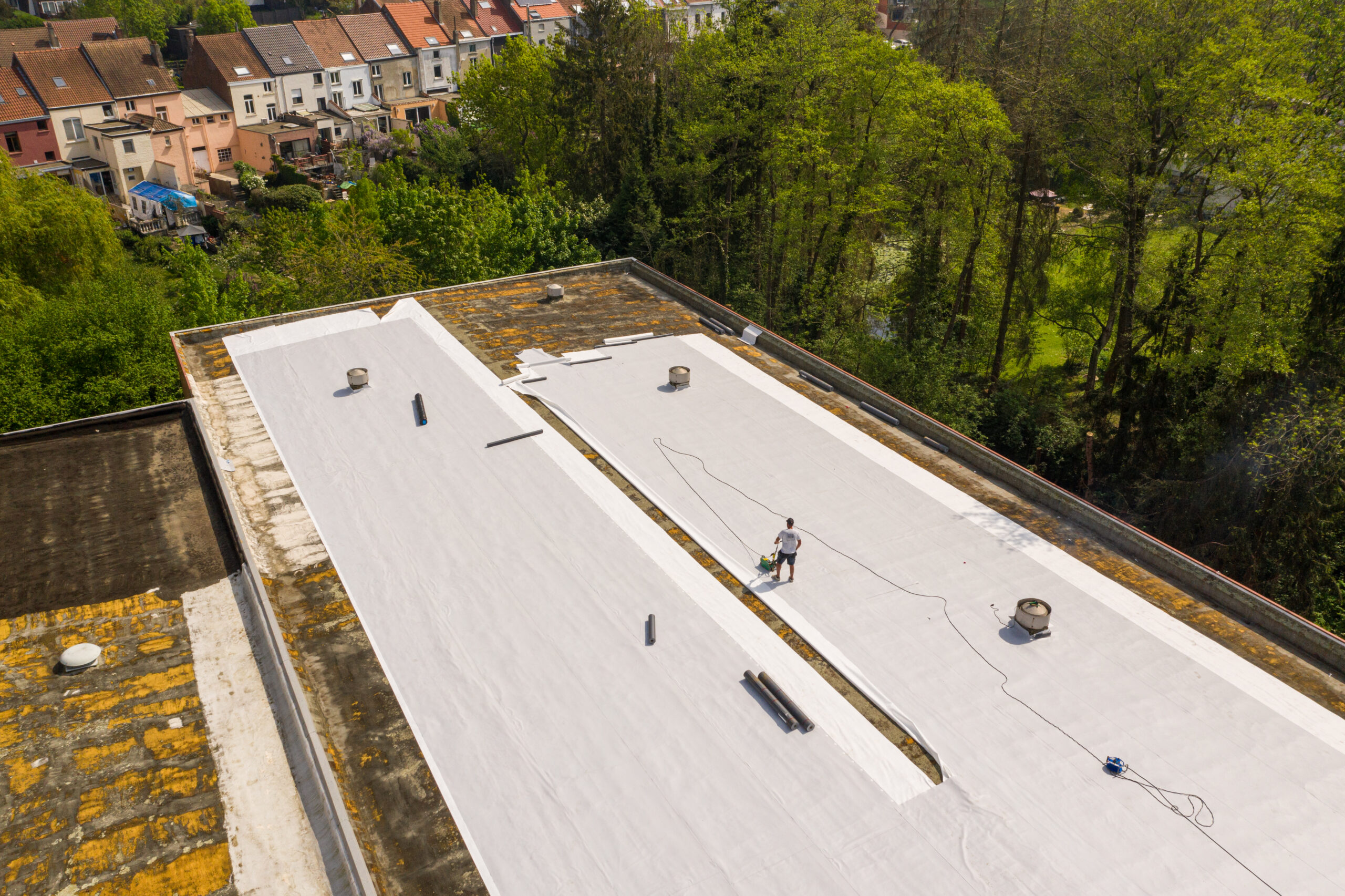 Solutions for the renovation of bituminous roofs 