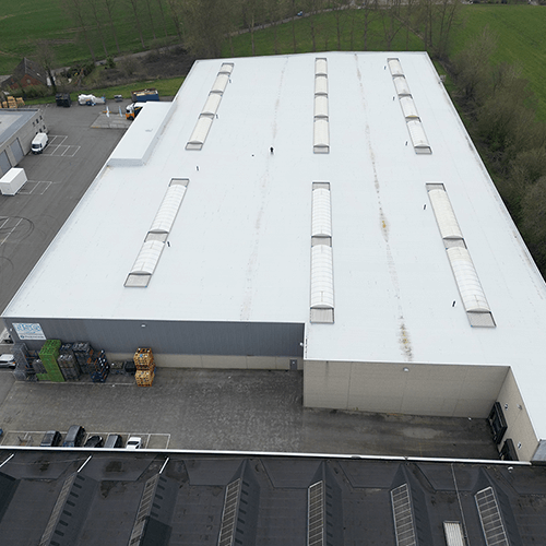 RÉNOVATION DE LA TOITURE DU BÂTIMENT NSG Pilkington Automotives Belgium NV à Temse en Prévision de l’installation de panneaux photovoltaïques